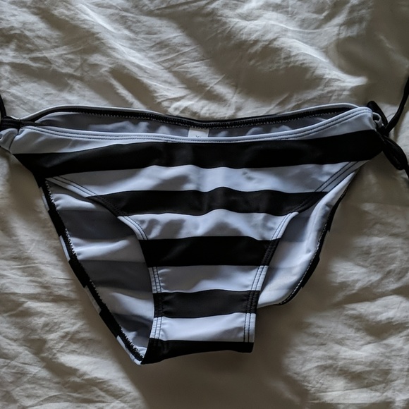 Bathing suit - Picture 2 of 4